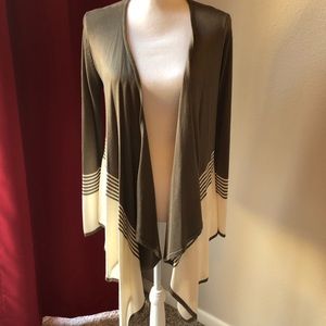 Asymmetrical cardigan in taupe and cream*